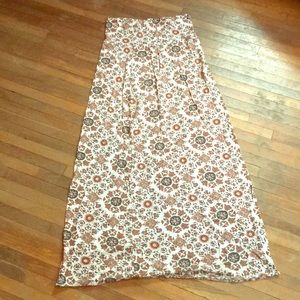 Printed maxi skirt.